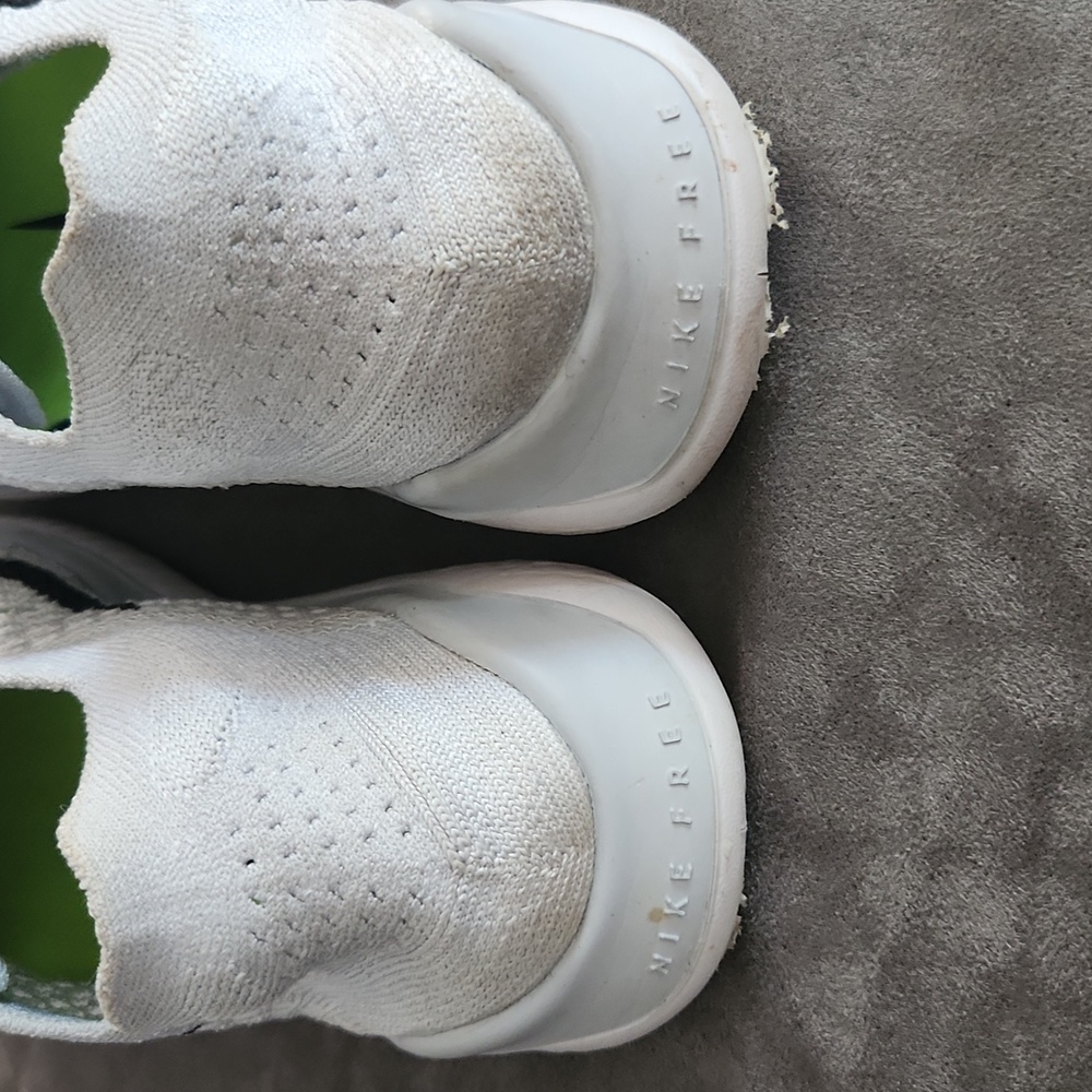 Nike White and Black Knit Sneakers - Picture 3 of 6